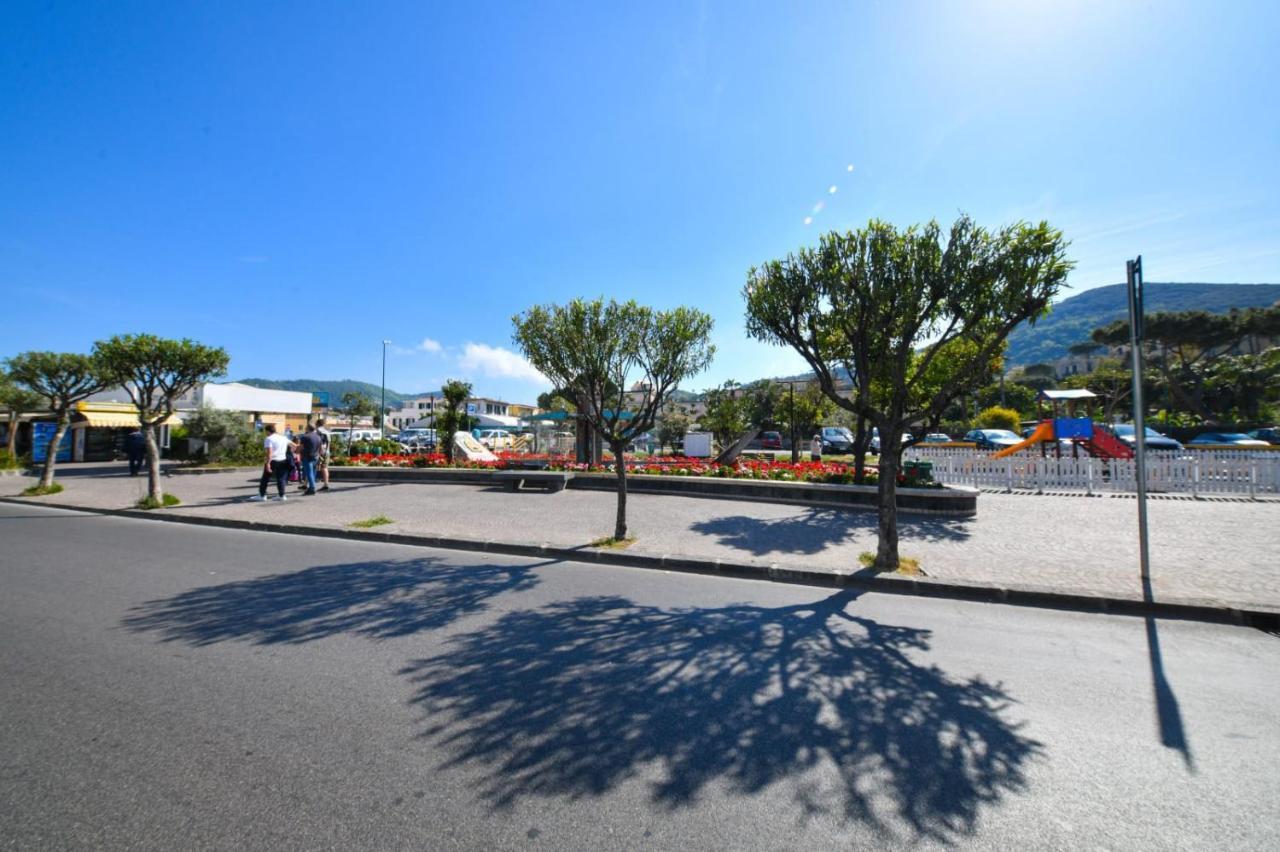 Alloggio Nuovissimo Al Centro E Rilassante Ischia Luaran gambar
