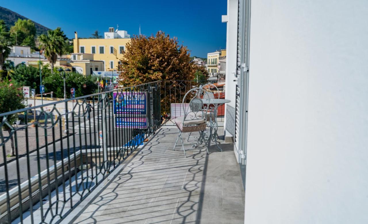 Alloggio Nuovissimo Al Centro E Rilassante Ischia Luaran gambar
