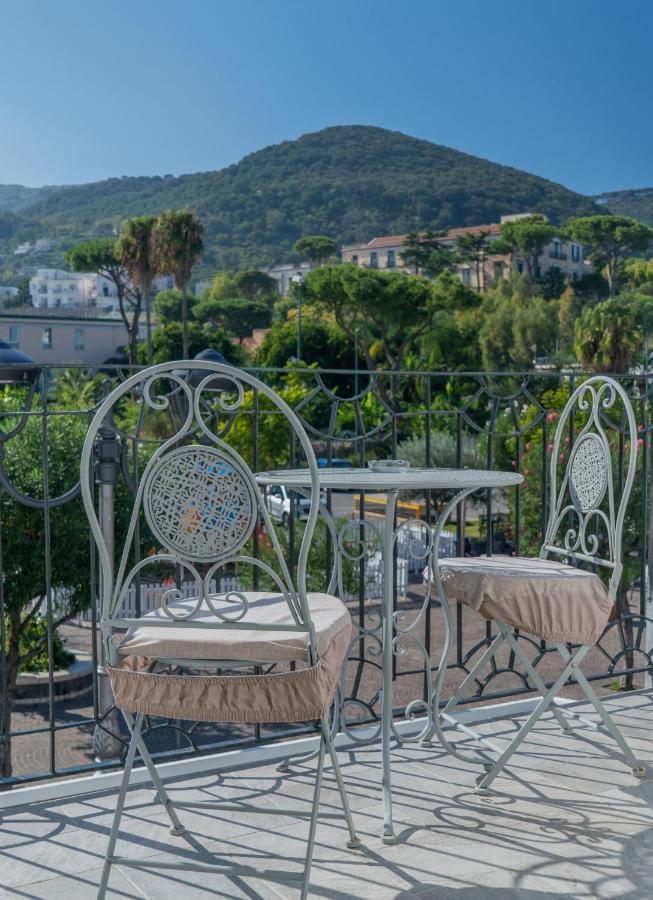 Alloggio Nuovissimo Al Centro E Rilassante Ischia Luaran gambar