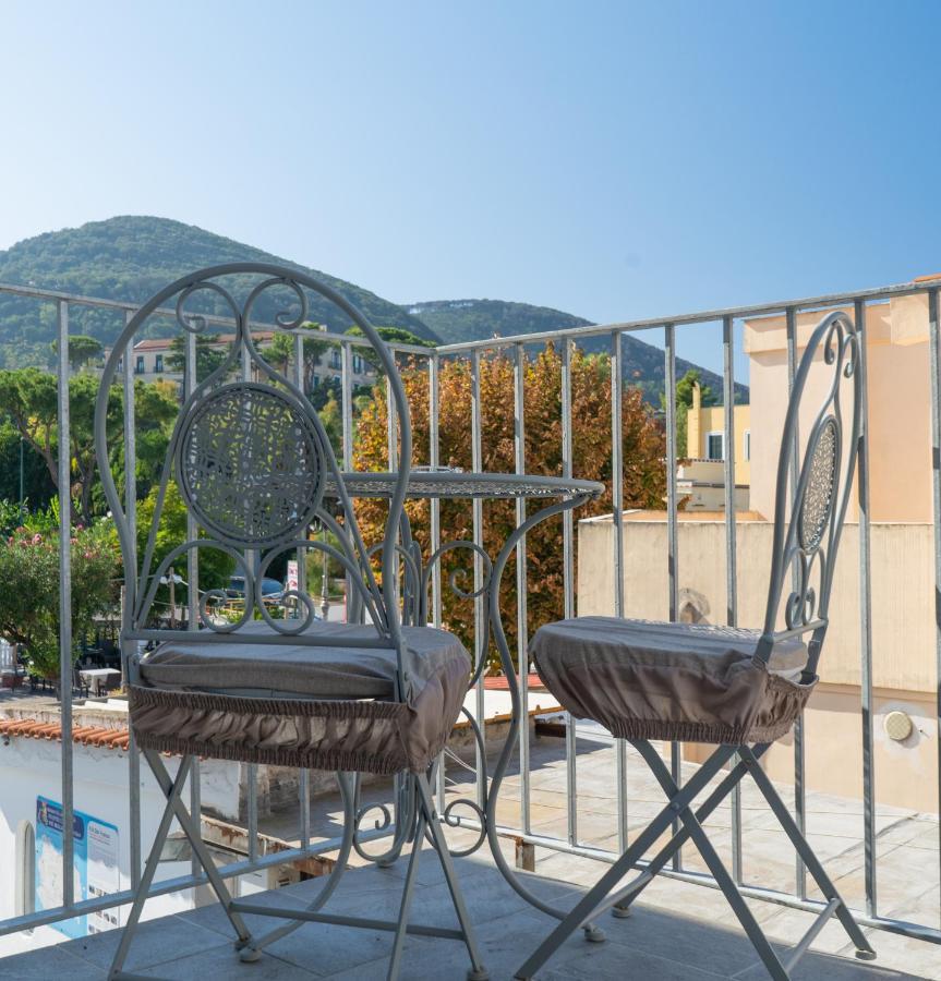 Alloggio Nuovissimo Al Centro E Rilassante Ischia Luaran gambar